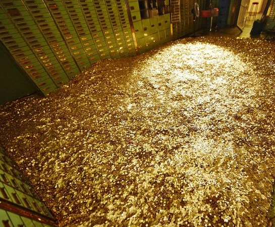 瑞士银行地下金库放800万枚金币 仿佛金钱泳